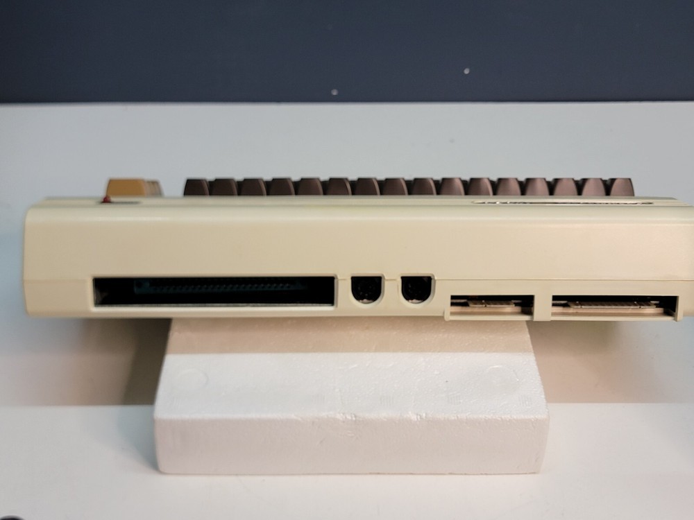 COMMODORE VIC 20 COMPUTER W/POWER SUPPLY & ORIGINAL BOX