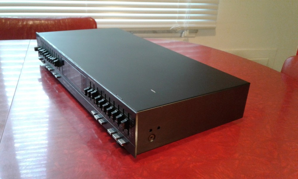 ADC SOUND SHAPER SS-310 STEREO FREQUENCY EQUALIZER . Beautiful