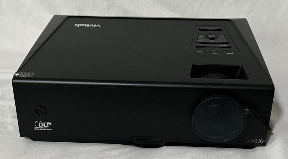 VIVITEK D825MS DLP Projector With Case, Remote, Cables Preowned Tested Works!!