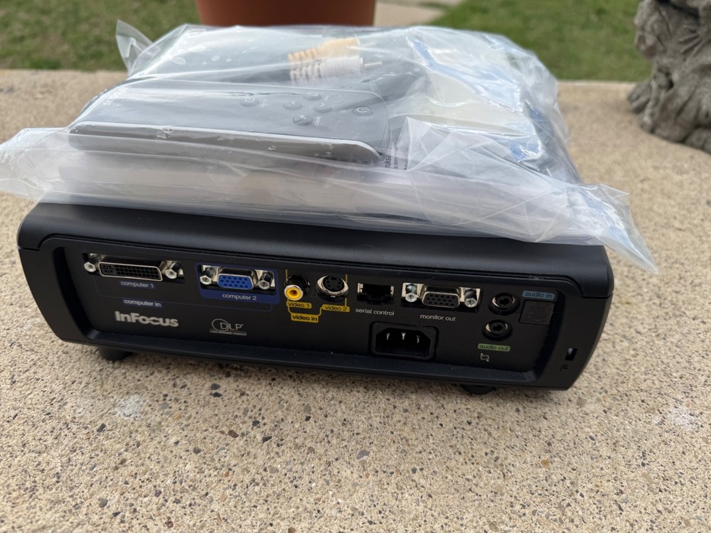 InFocus IN35 DLP Projector