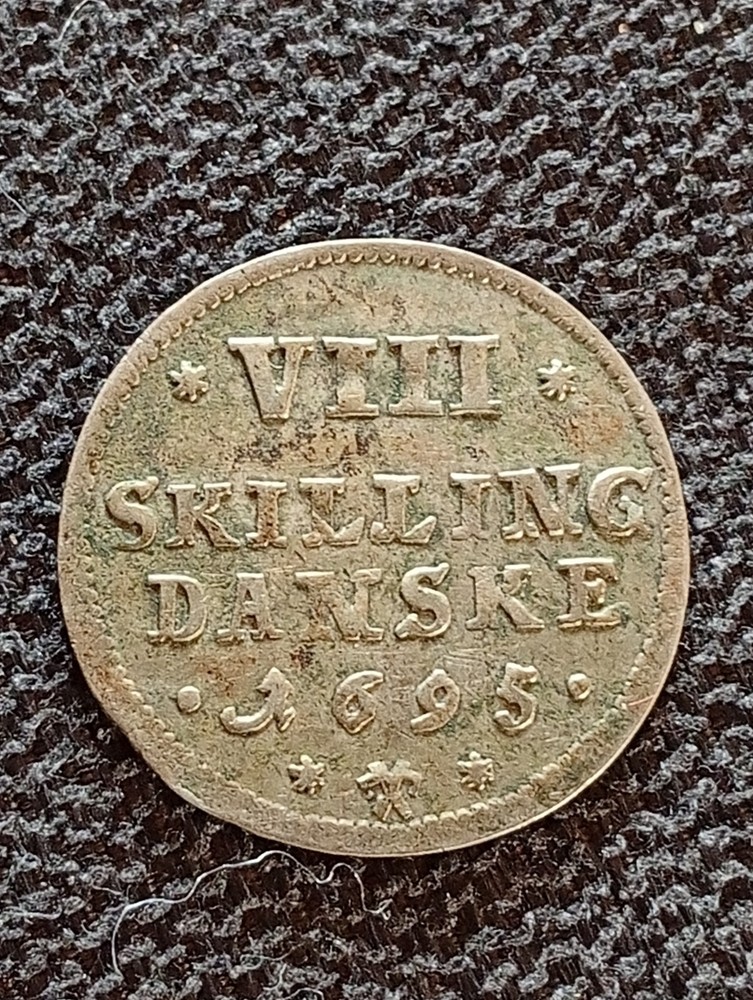 Denmark -8 skilling danske 1695- silver
