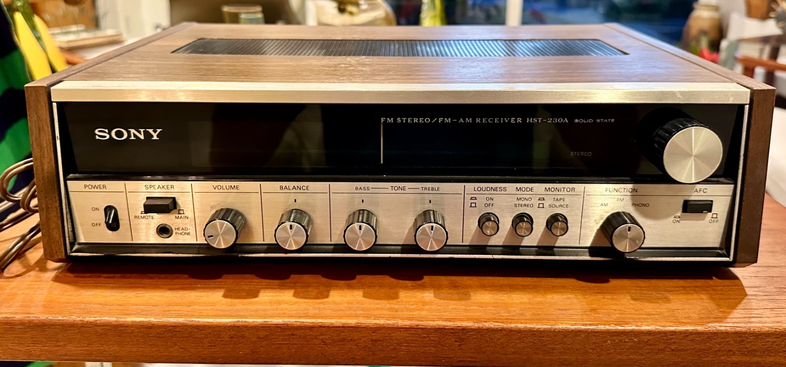 Vintage Sony HST-230A Solid State FM/AM Stereo Receiver Wood Case Japan