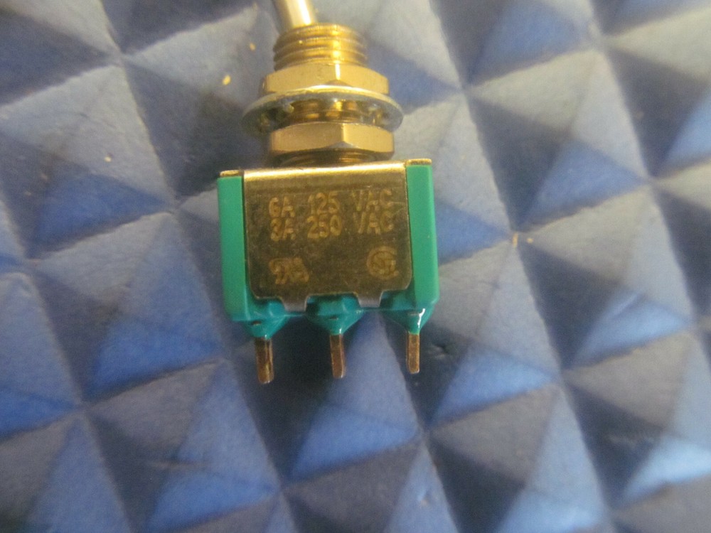 New Eaton Toggle Switch 9209 125-250VAC