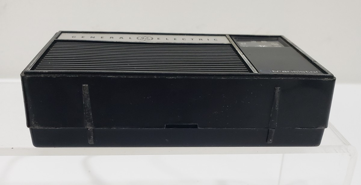 Vintage Transistor Radio General Electric P1750 w/box NOT working Hong Kong