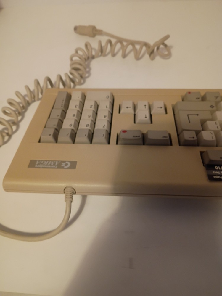 Commodore Amiga Computer Keyboard KKQ-E94YC -2000/3000 - Clean Untested