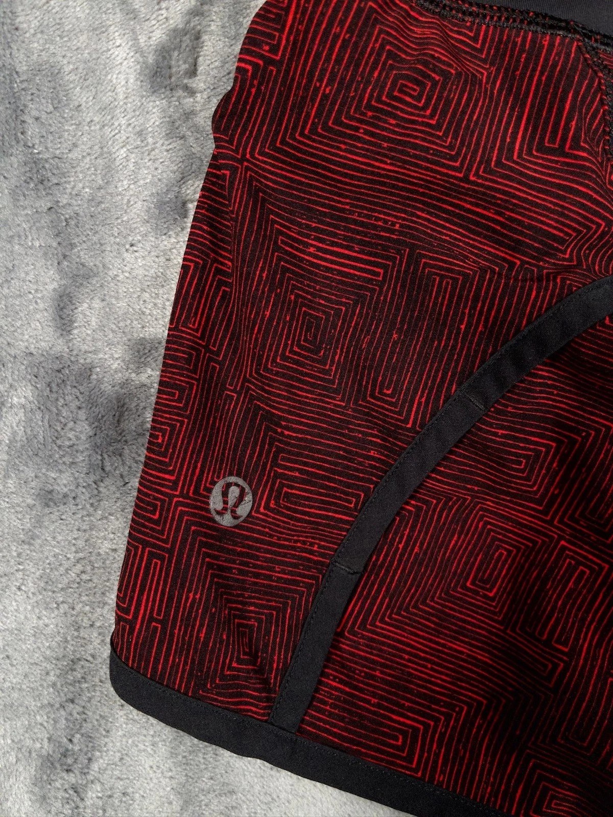 Lululemon Speed Shorts Womens Size 6 Red Black Geometric Running Athletic
