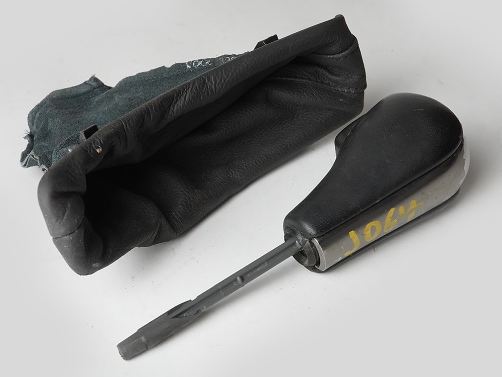 2004 - 2008 Chrysler Pacifica Esp Off Control Switch Storage Compartmernt