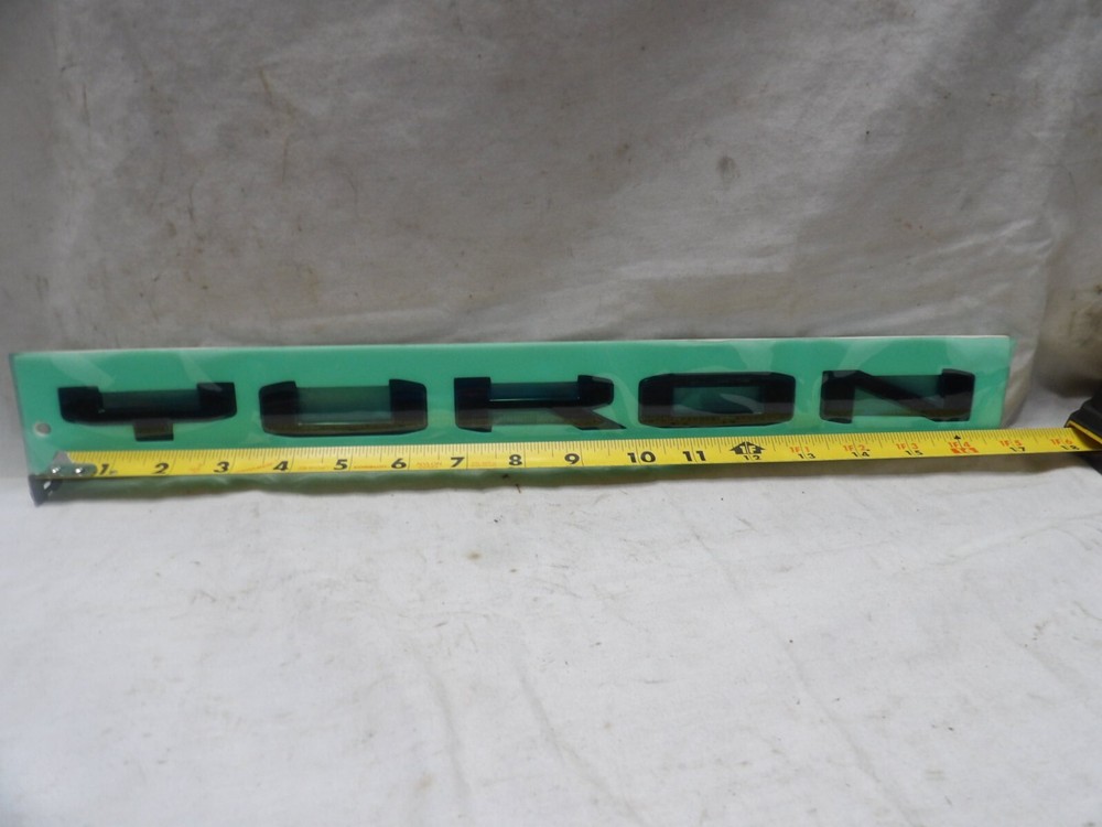 Emblem Black - Yukon