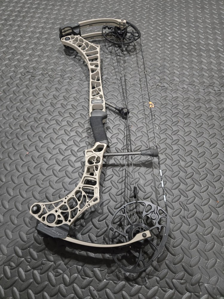 Mathews Phase 4 29 w THREADZ Strings And Cables