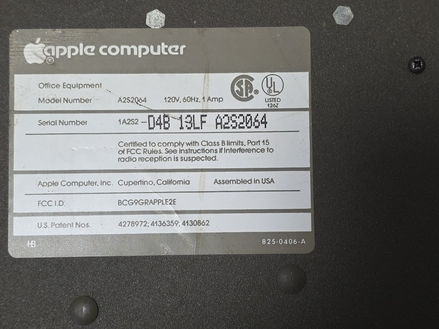 Apple IIe A2S2064 Vintage Personal Computer FOR Parts Or Repair - powers on