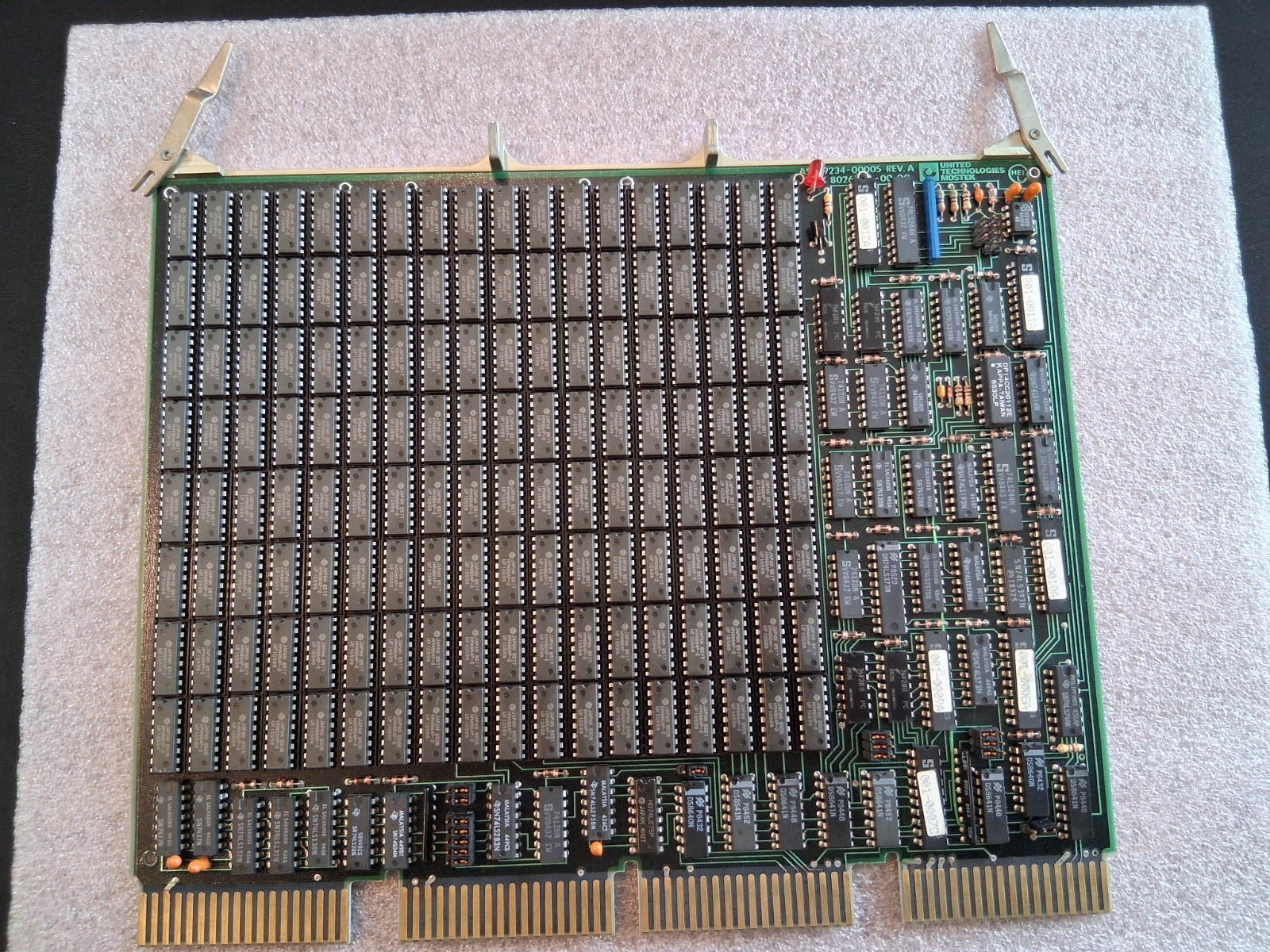 Vintage DEC/UNITED TECHNOLOGIES MOSTEK 1MB Q-BUS MEMORY MSV11-QA
