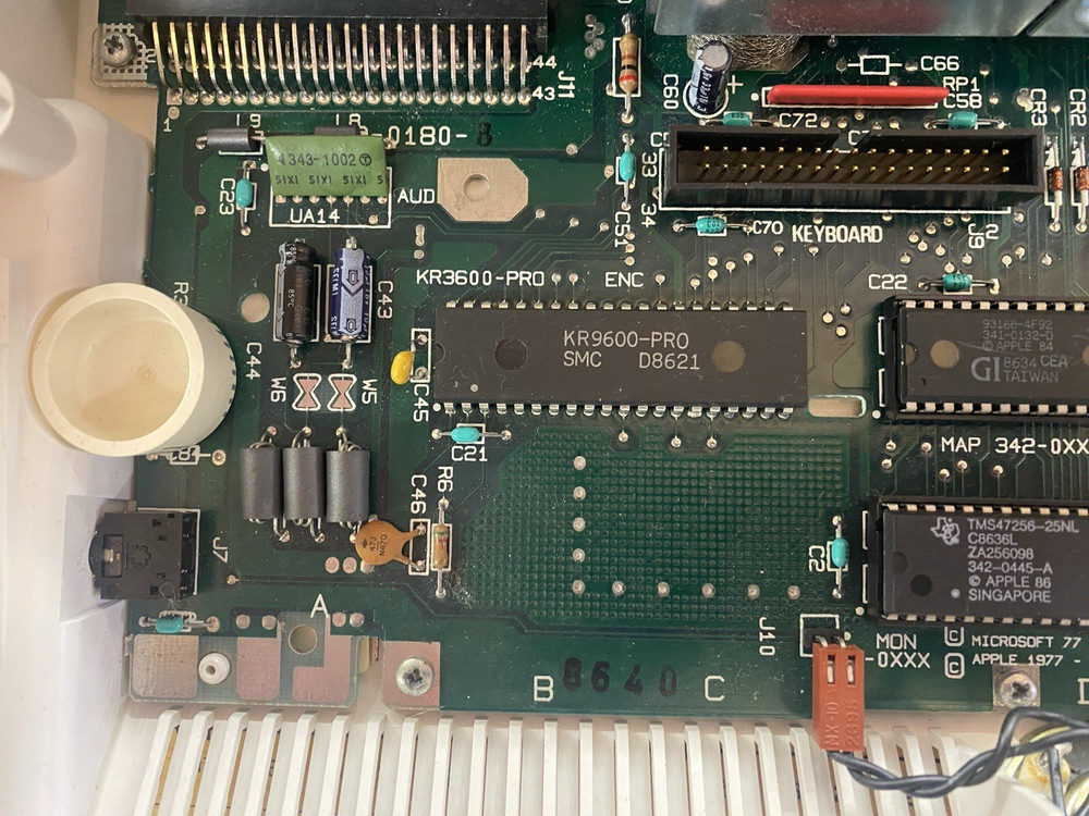 Apple IIc Computer – Clean & Fully Working – Apple A2B4156 1MB Memory Expansion