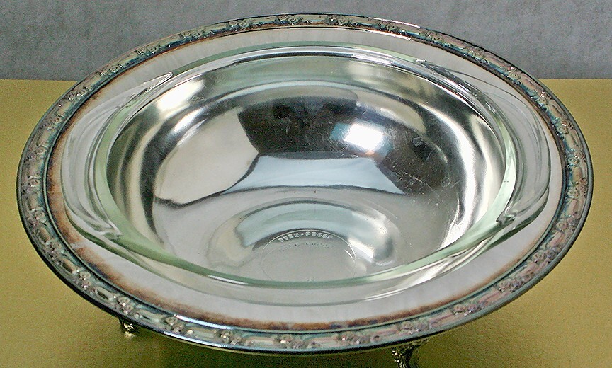 Oneida Silver Plated 3-Footed Round Serving Dish with Engraved Lid