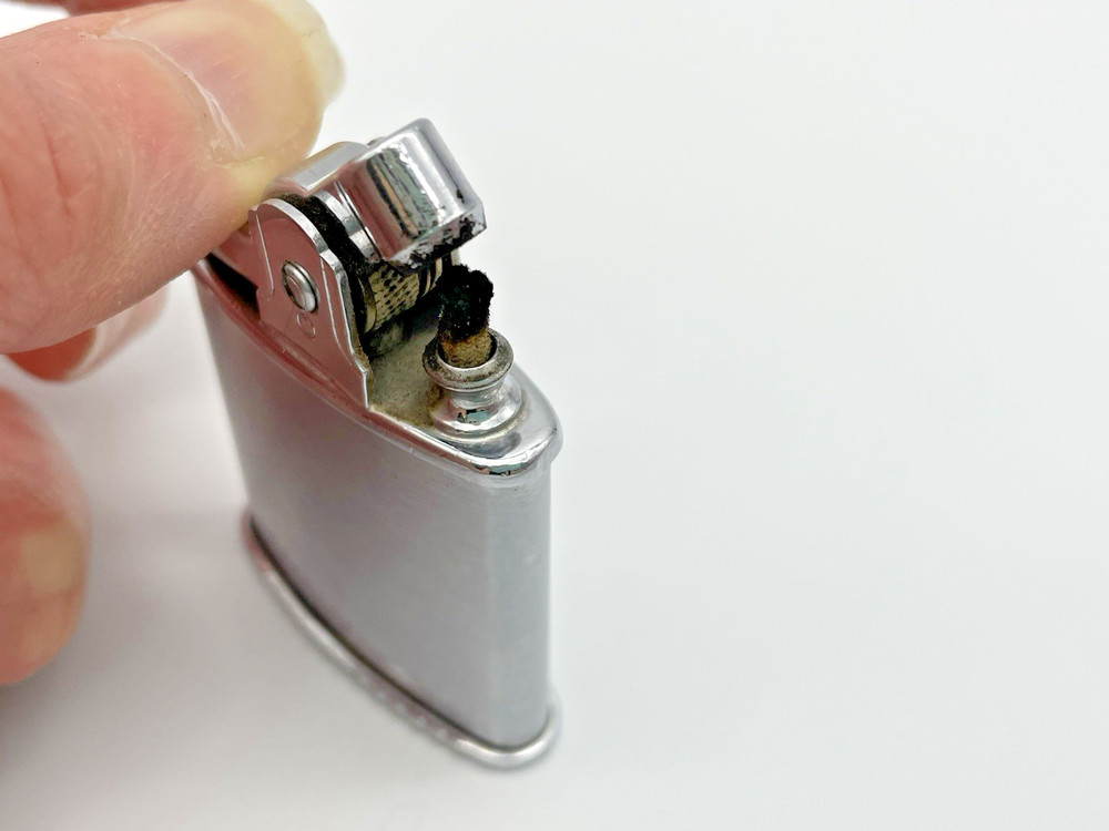 Ronson Princess Lighter Vintage, Pull & Twist Base