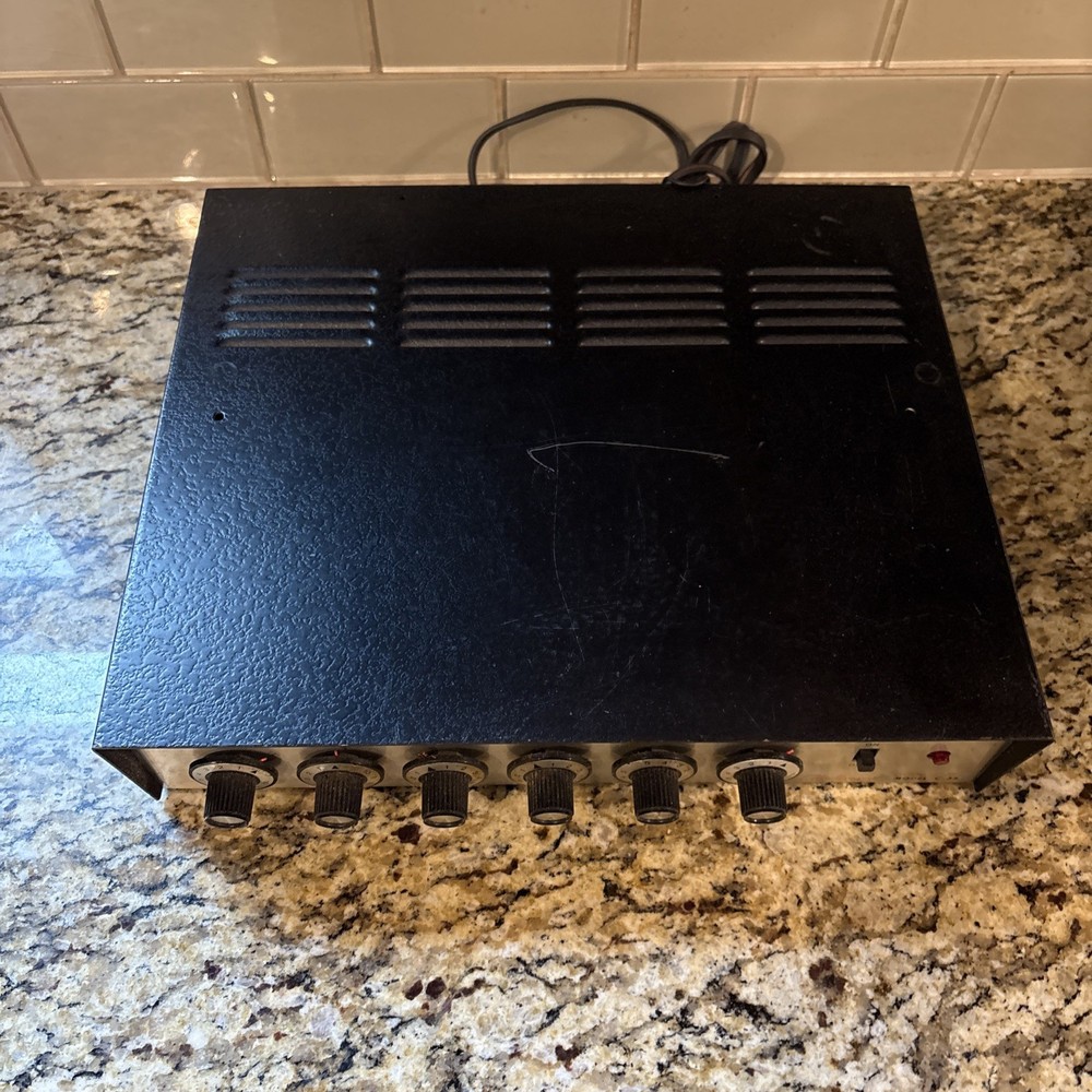 Bogen C-35 Challenger Solid State Amplifier. No Power Parts Only