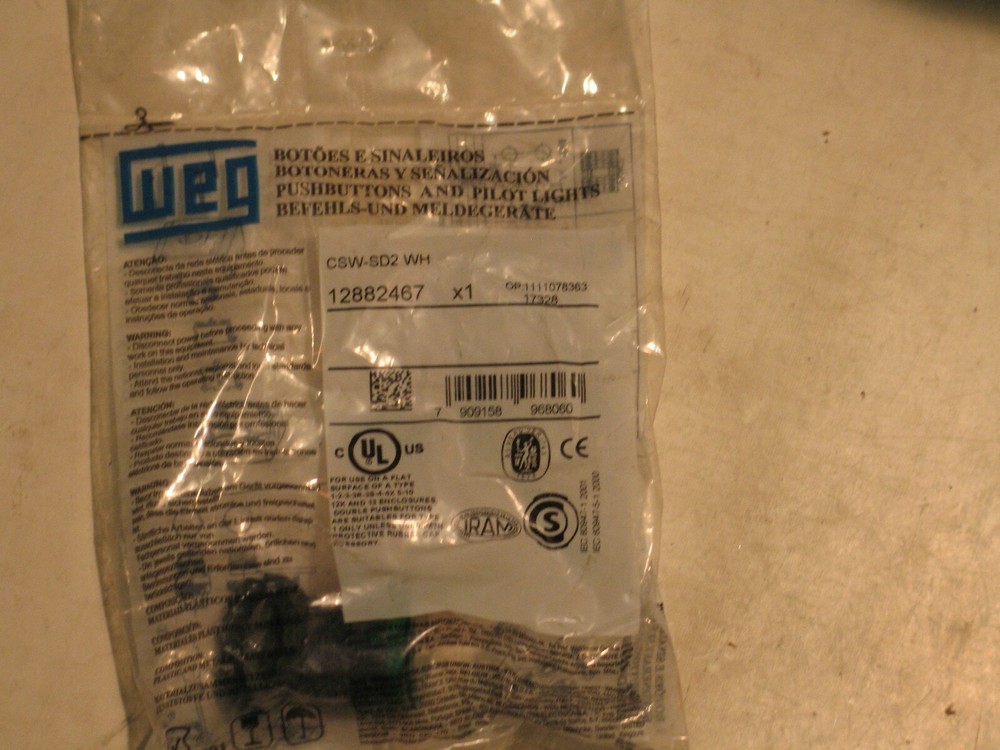 NIB WEG CSW-SD2 GREEN PILOT LIGHT BUTTON P6161
