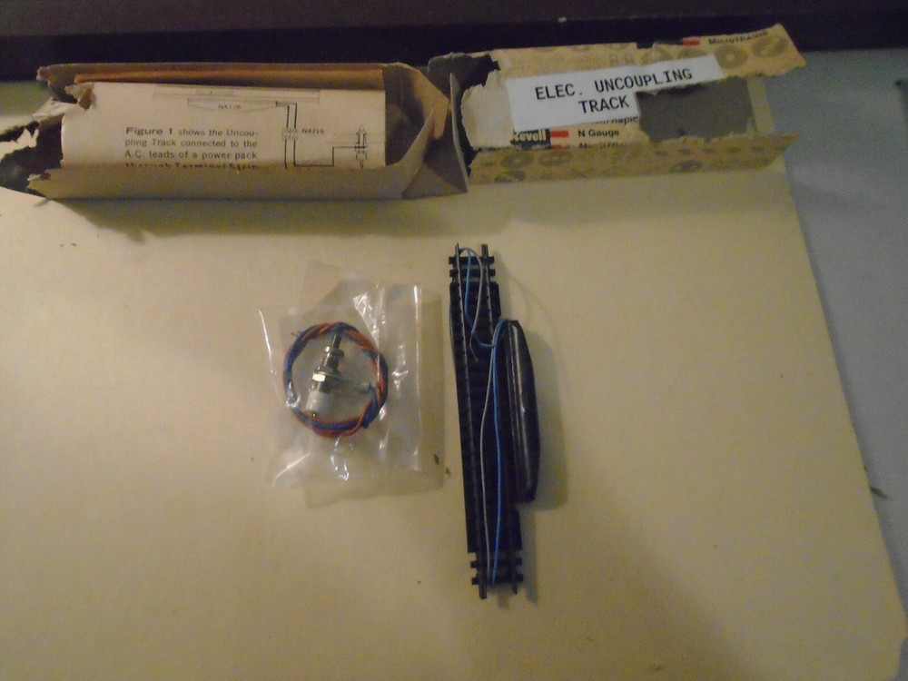 REVELL REMOTE UNCOUPLING TRACK N
