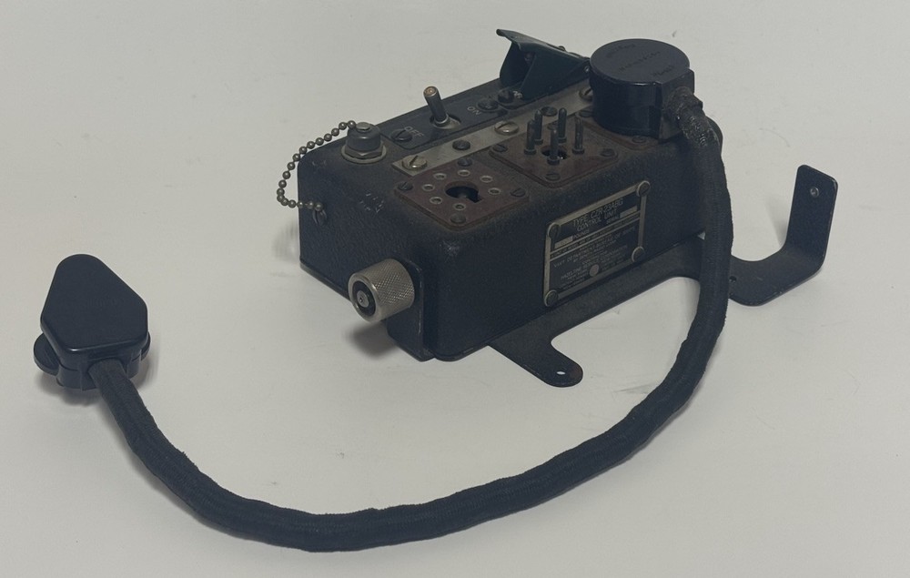 World War II AIRPLANE IFF CONTROL UNIT CZR-23ABG - Navy