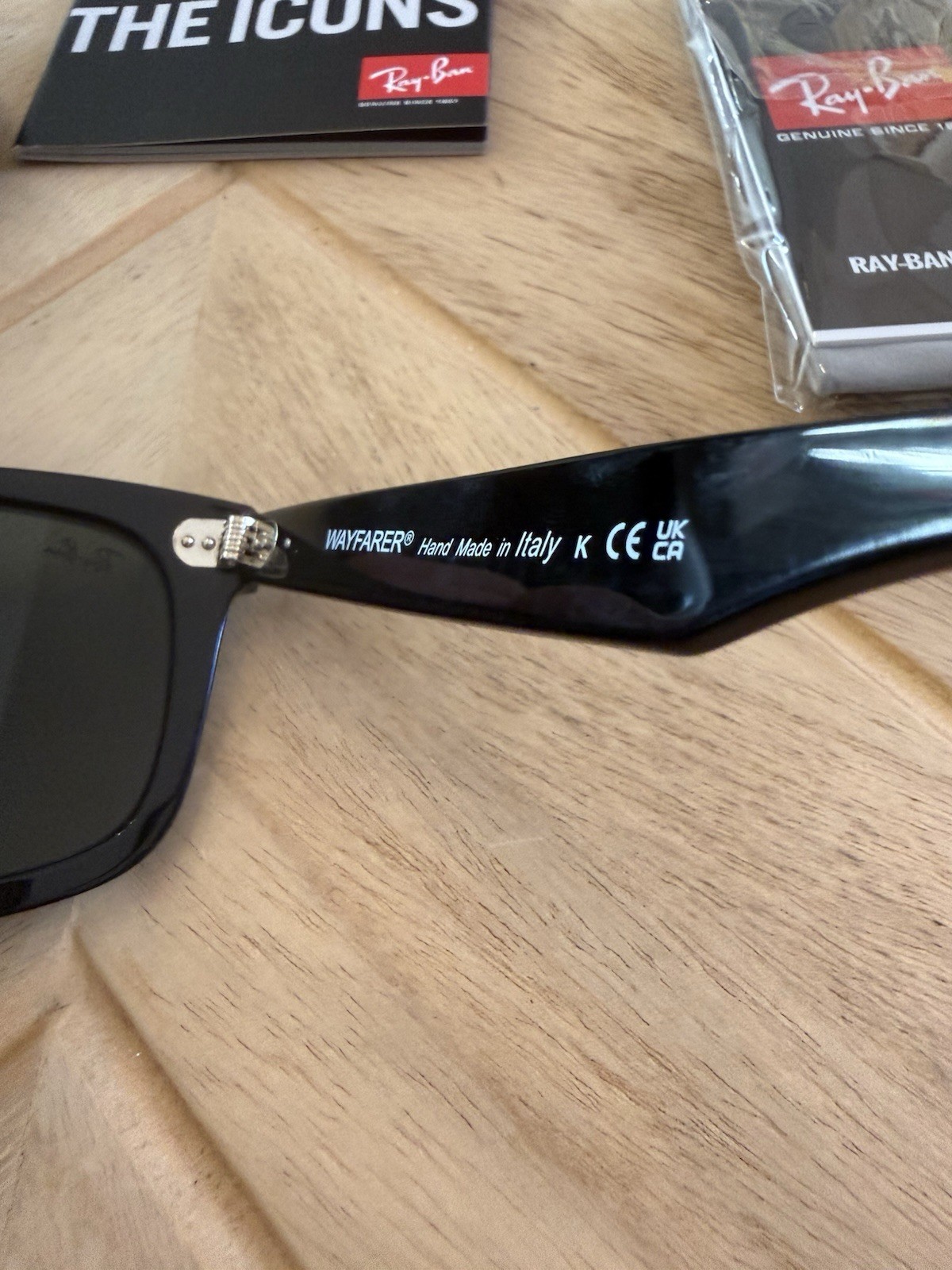 Ray-Ban Sunglasses Wayfarers Classic Black Frame Dark Green Lens 50mm