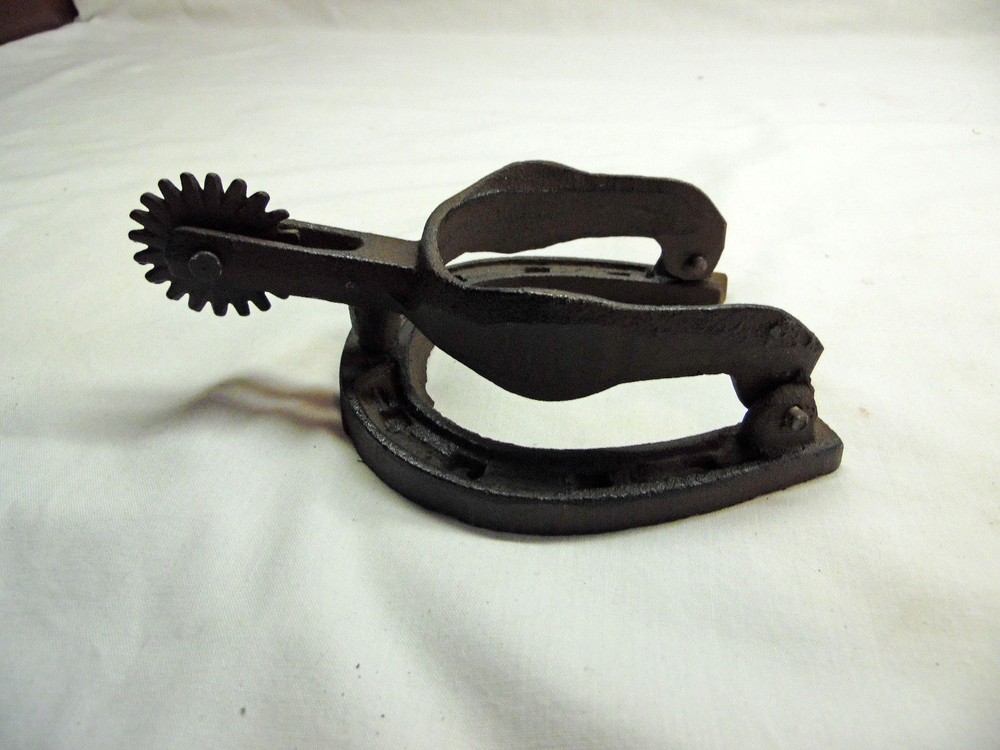 Spur & Horseshoe Door Knocker - Cast Iron, Rustic Finish