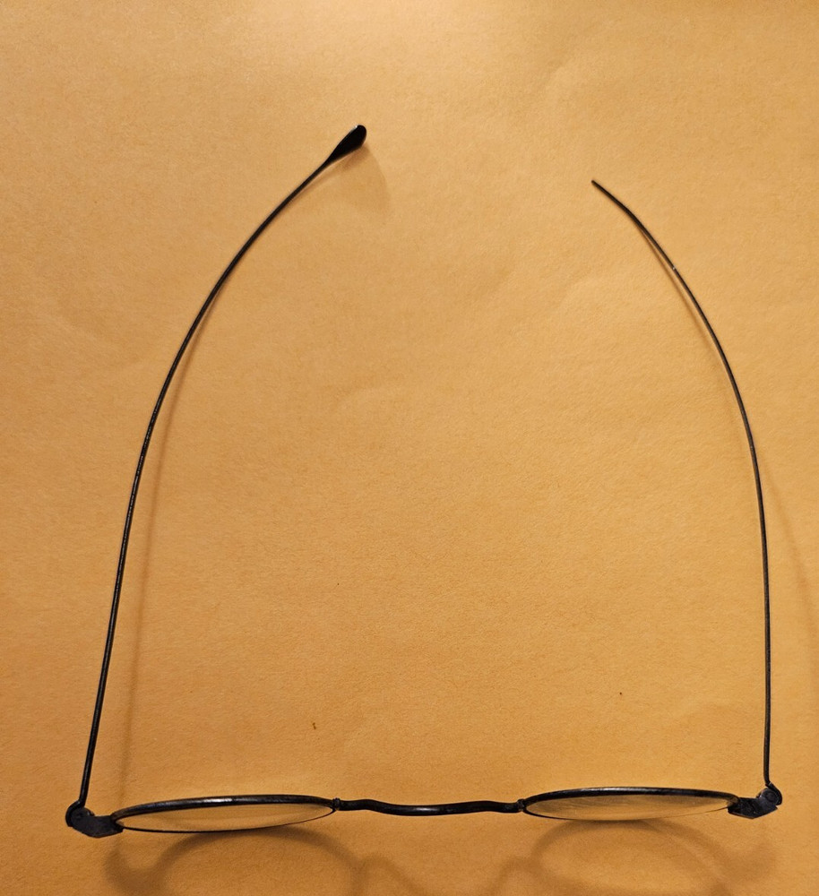 ANTIQUE UNMARKED WIRE OVAL EYEGLASSES