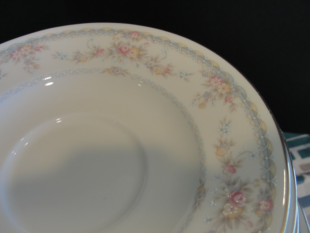 NORITAKE LINDA 6 - 5 SETTING 30 PIECES