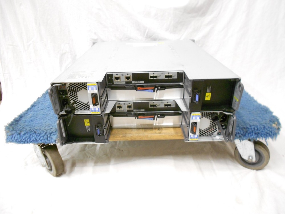 NetApp DS4246 Disk Array Shelf 24x 450gb 15K SAS 2x IOM6 SAS Expansion Array