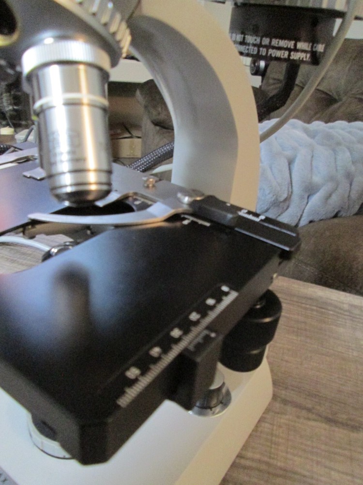 ZEISS 872 E Microscope .. Excellent condition .. Ready to go to work