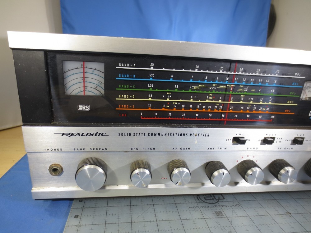 Realistic DX-160 Solid State Communications Receiver Powers on (Parts/Fix ONLY!)