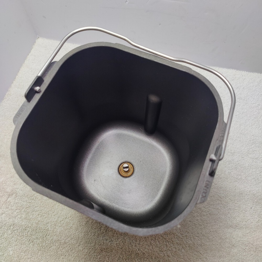 Goldstar Model HB-202CE Bread Maker Machine Pan & Paddle