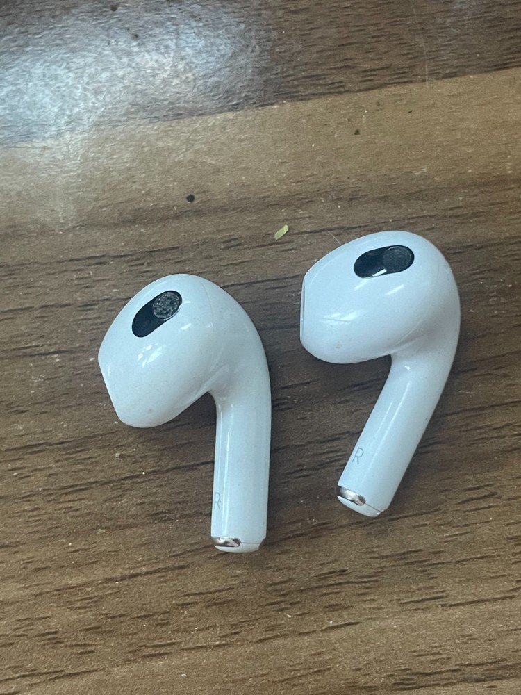 AirPods 3rd Gen Right Earbud – Model A2565 – Tested & Working – No Case