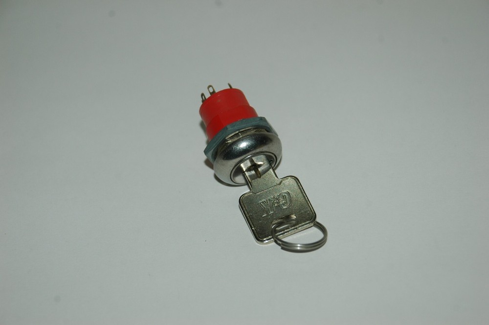C&K Keylock Switch 2 Position DPDT 4A (AC/DC) 125VAC 28VDC Panel  ( RB3.4 )