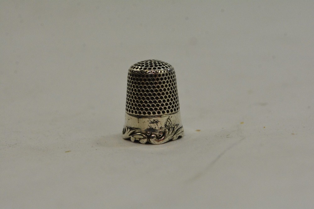 Antique Scroll Border Sterling Silver Size 7 Thimble