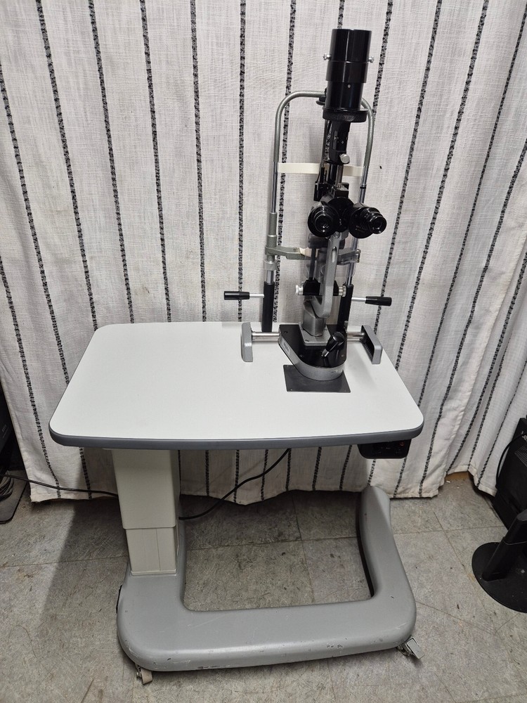 HAAG-STREIT BERN Slit Lamp B900