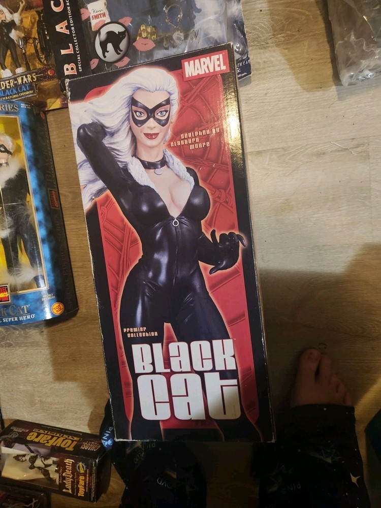 Black Cat Premiere Collection Statue