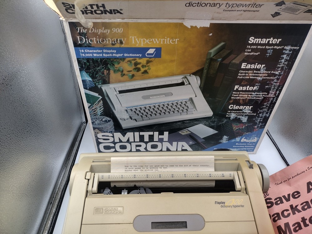 Smith-Corona Display 900 Dictionary Electronic Typewriter W Box SUN BLEACHED