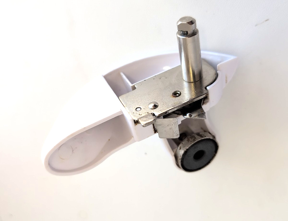 BLACK & DECKER Spacemaker Under Counter Can Opener White With Mounting Hardware
