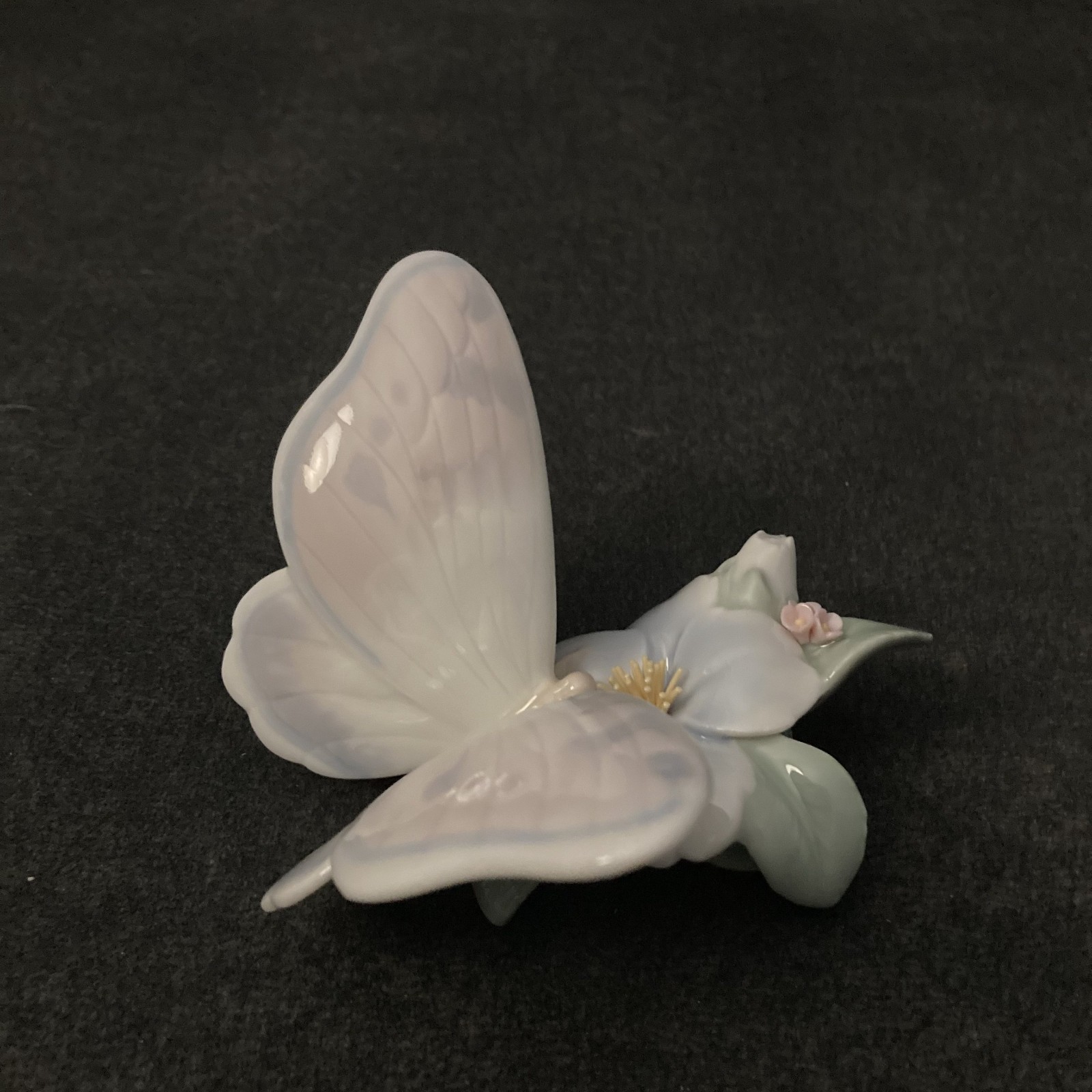 LLADRO Butterfly Figurine #06330 "Refreshing Pause" New in Box