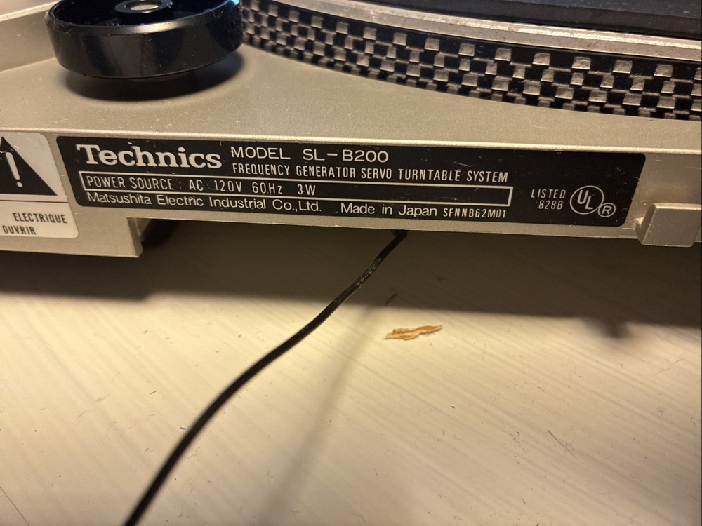 TECHNICS TURNTABLE SL-B200 needs belt and cleaning