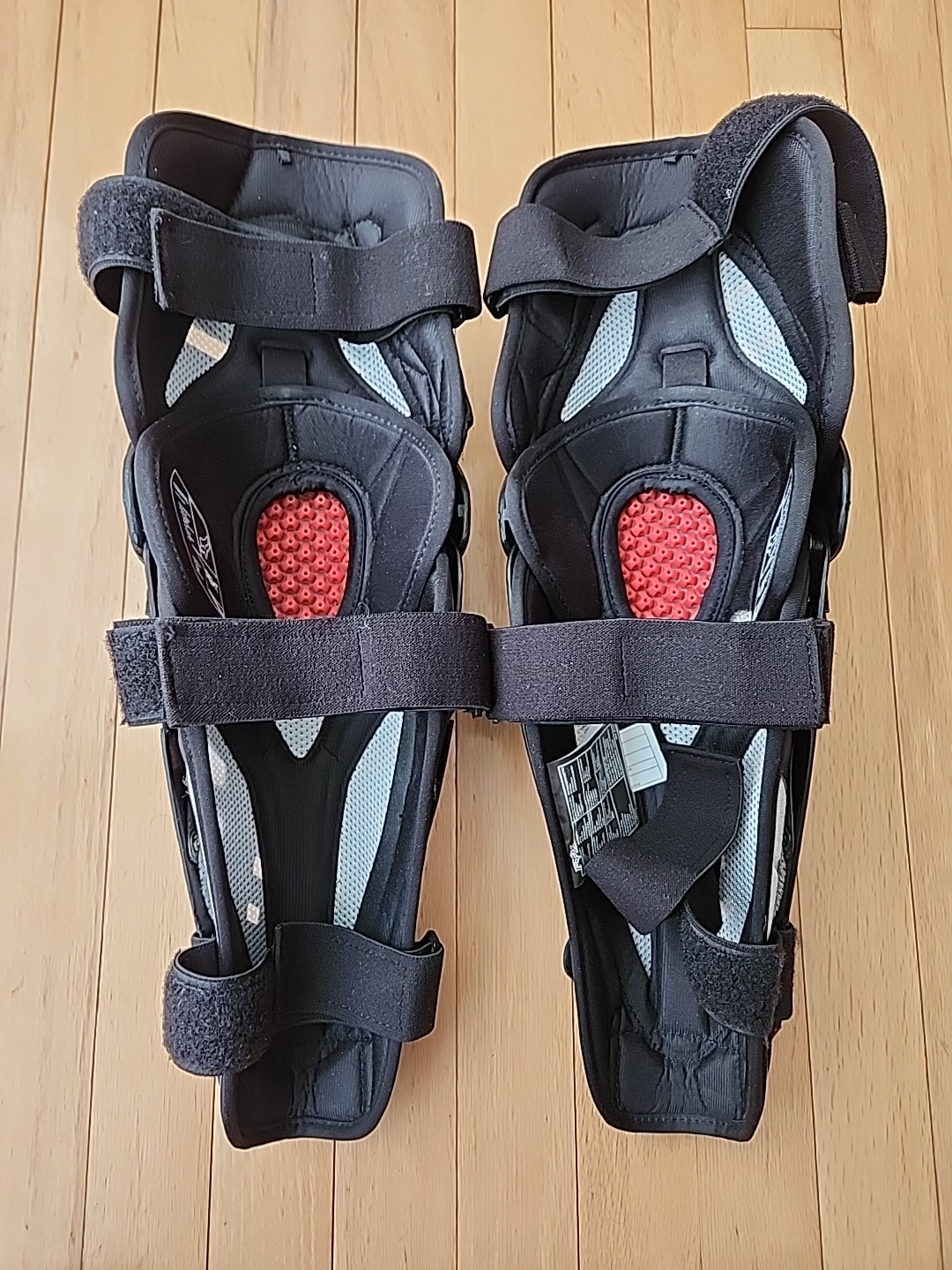 Fox Racing Titan Pro Knee Shin Guards Adult Pair Black One Size Motocross READ