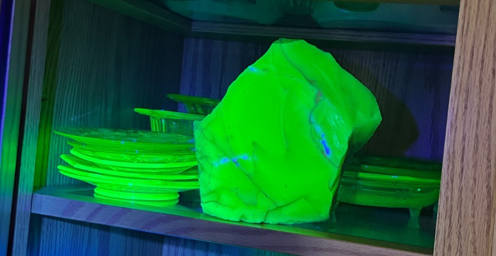 Vintage Uranium Glass Slag Cullet Awesome Glow 6 lbs 10 oz