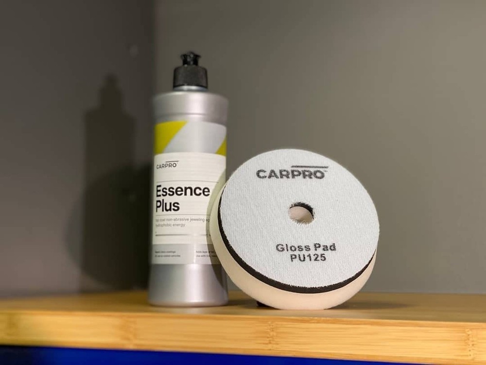 CARPRO Essence PLUS Non-Abrasive Gloss Agent - 250ml (8oz)