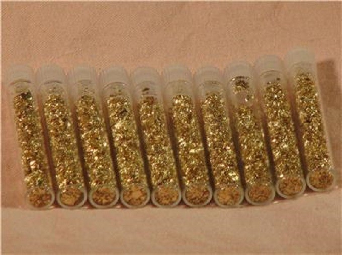 GOLD FLAKES IN 100 GLASS VIALS NO LIQUID