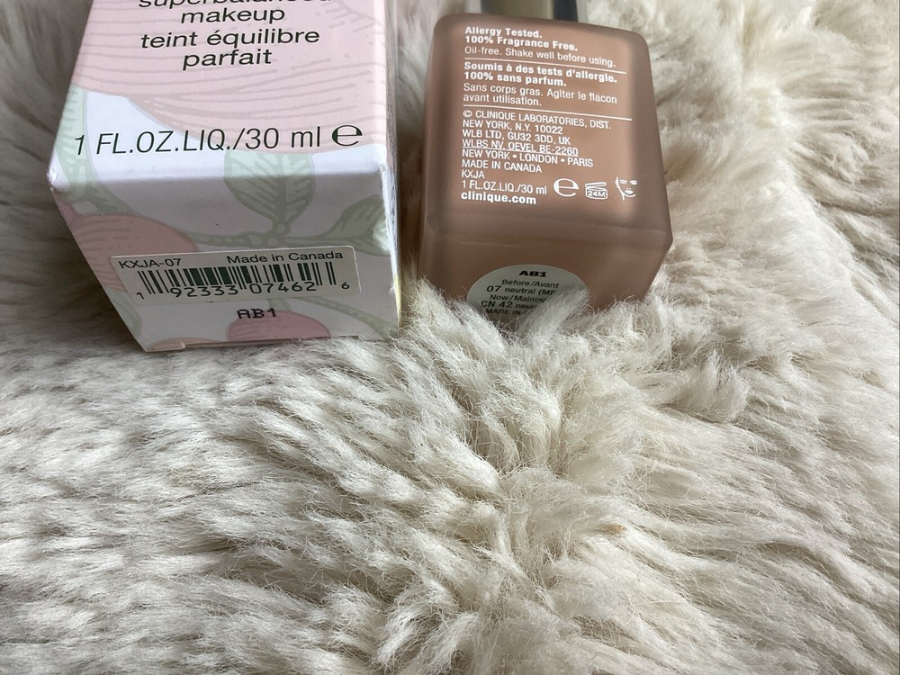 Clinique Superbalanced Makeup (CN 42 Neutral) (30ml)
