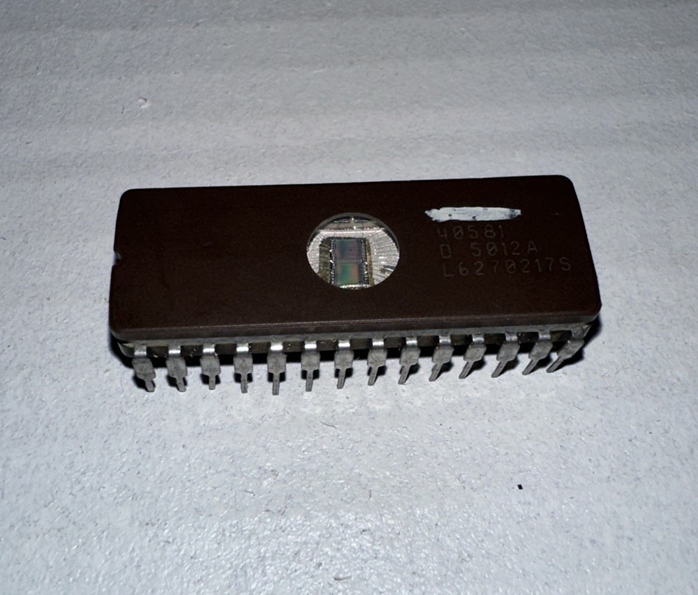 (1pc) 40581 d 5012a L6270217S UV EPROM Microcontroller Unit IC