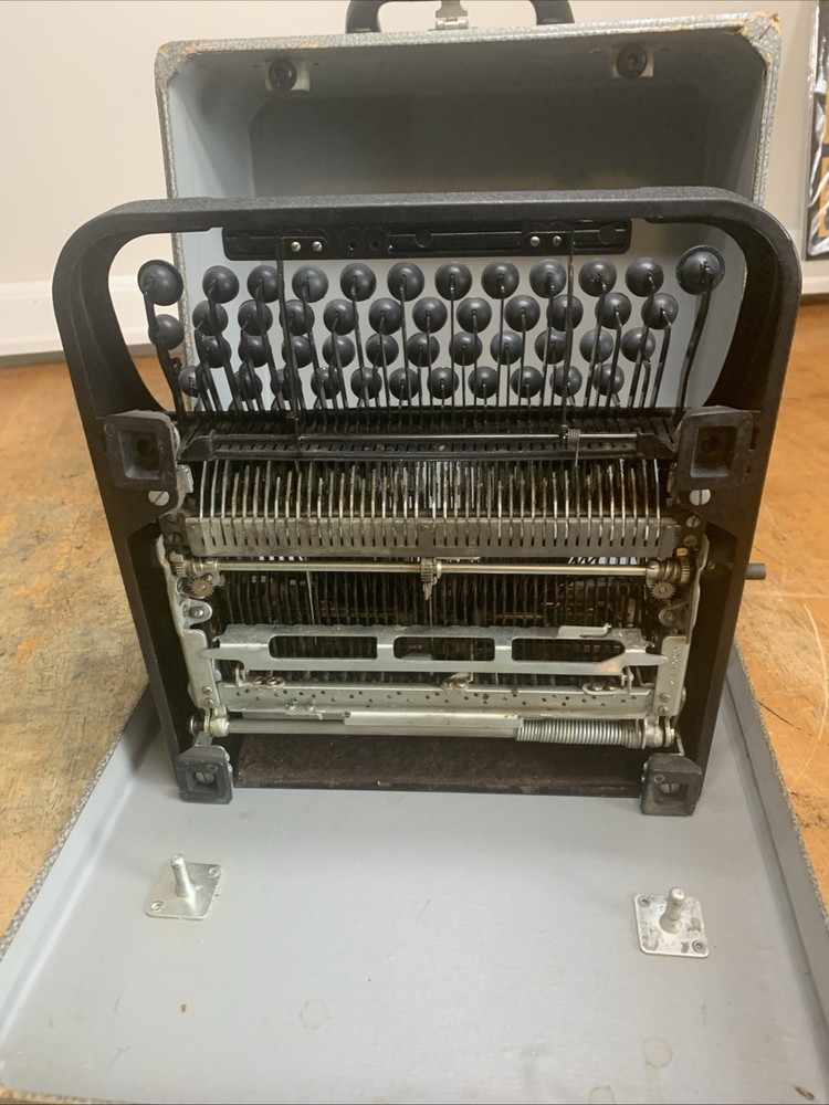 Underwood LEADER TYPEWRITER