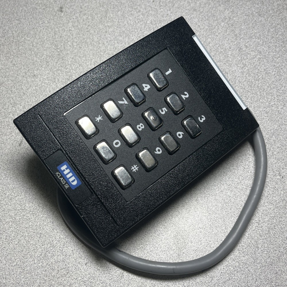 HID multiCLASS RPK40C Smart Card Reader With Keypad - 6136GN0000009