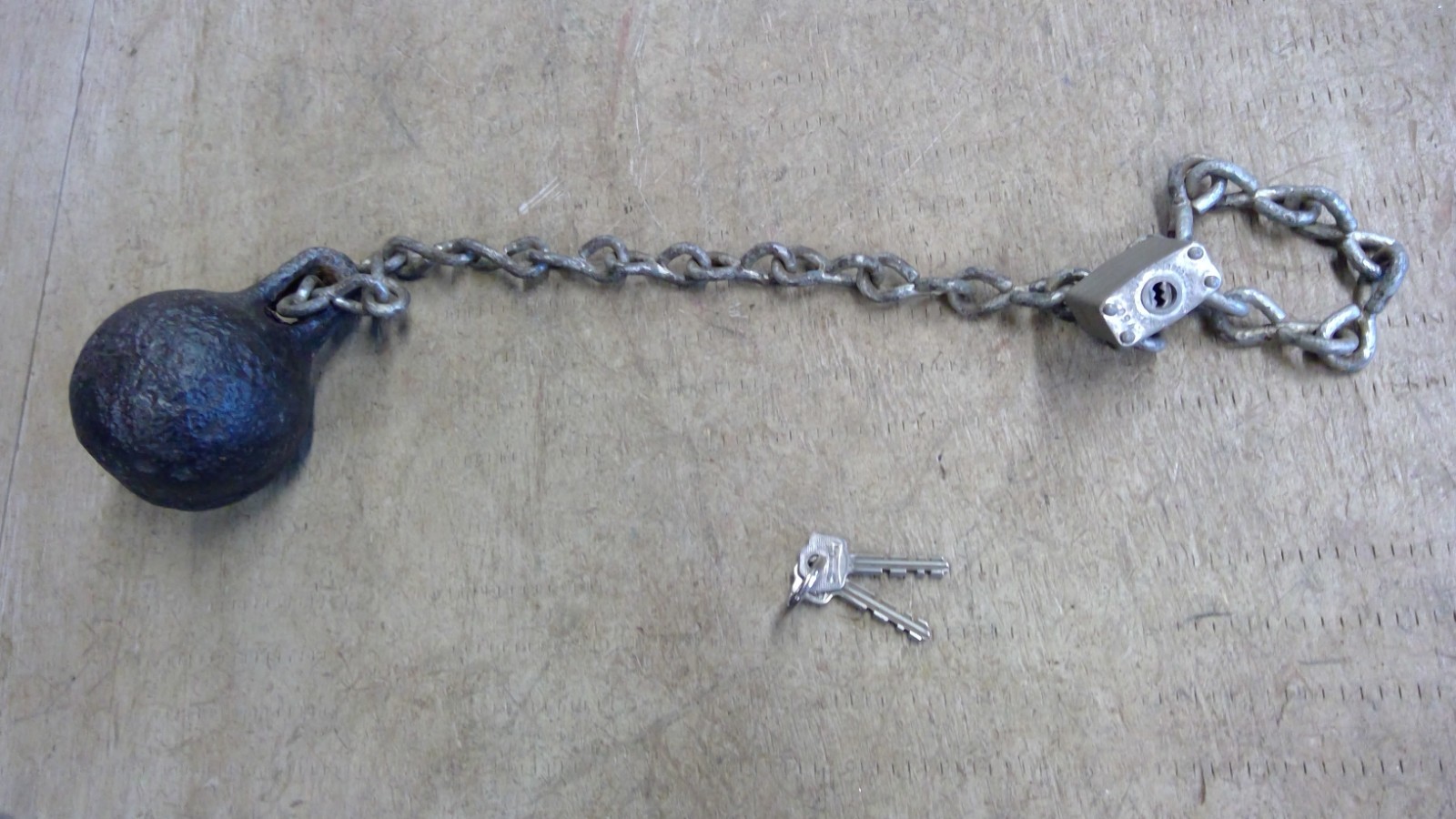 Mini iron ball chain and shackle lock & key gag gift groom bachelor party