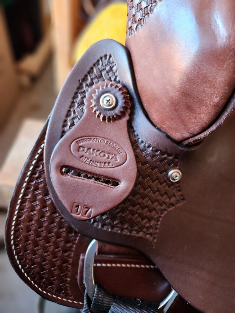 DAKOTA  17 inch WESTERN SADDLE