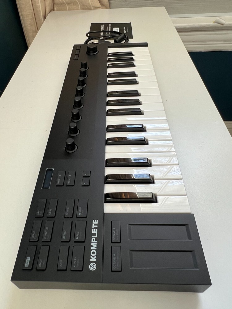 Native Instruments Komplete Kontrol M32 Controller Keyboard + Analog Cases Pulse